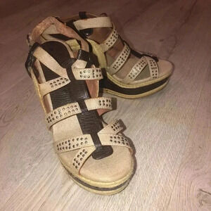 Lucky brand wedges /tan & beige 9.5